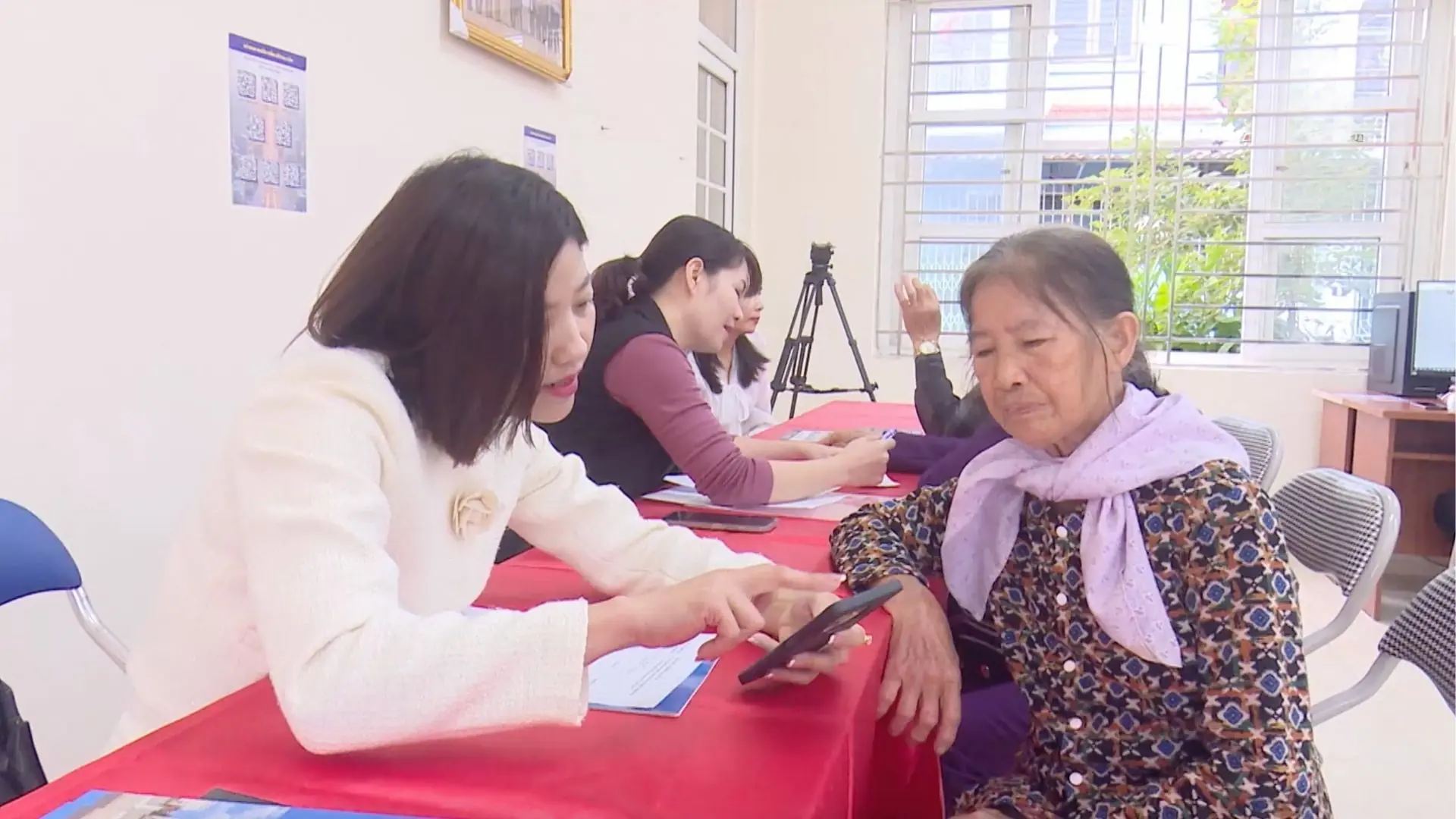 Xã Gia Lâm đẩy mạnh chuyển đổi số trong công tác CCHC | Cải cách hành chính | 19/11/2025